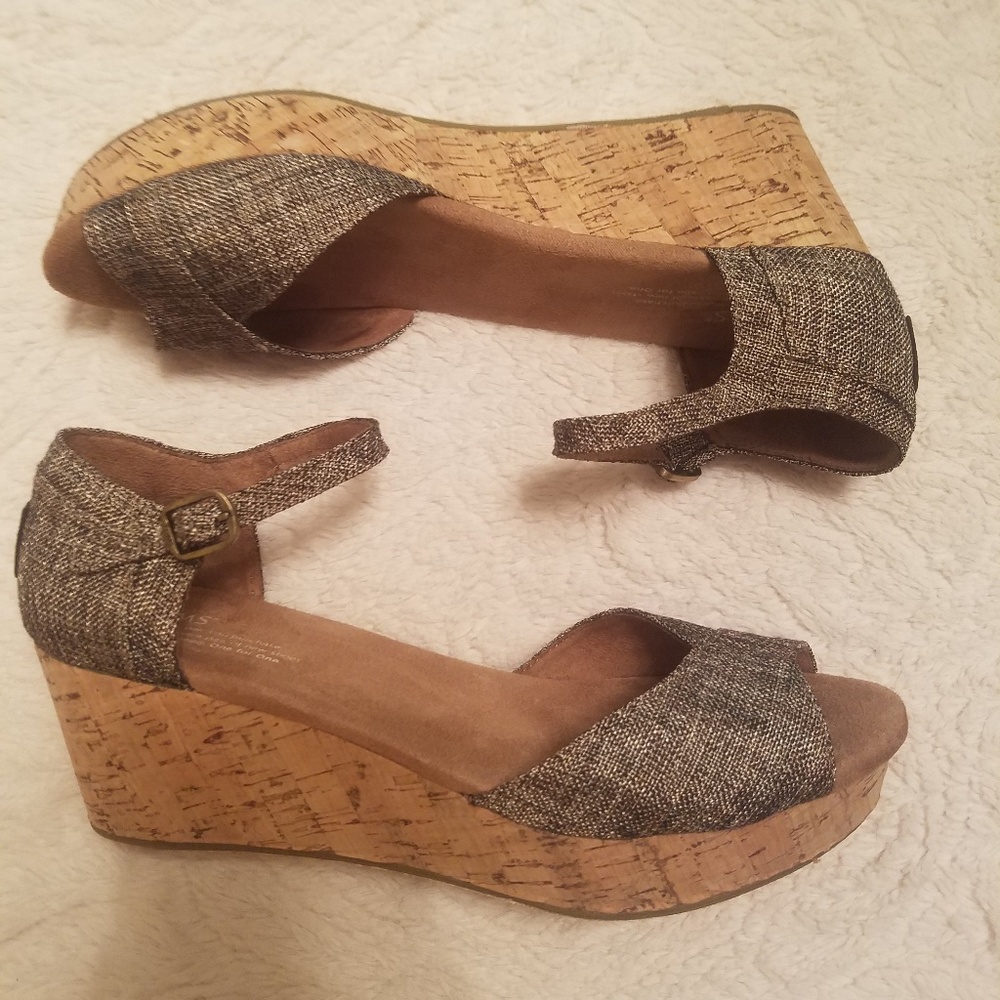 Toms